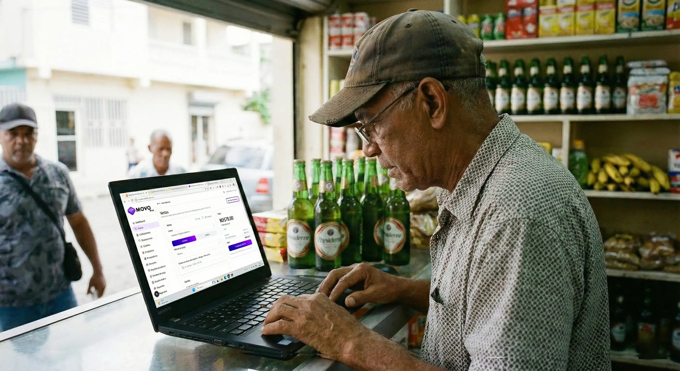 Colmadero usando MOVOPos en laptop para gestionar su negocio
